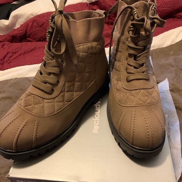 Hiking boots. - Picture 2 of 2